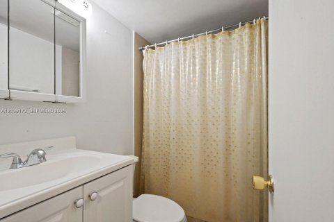 Condo in Lauderhill, Florida, 2 bedrooms  № 2085704 - photo 8
