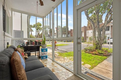 Condo in Lauderhill, Florida, 2 bedrooms  № 2085704 - photo 12