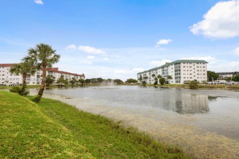 Condo in Lauderhill, Florida, 2 bedrooms  № 2085704 - photo 14