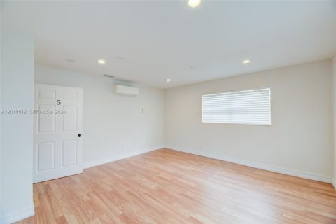 Commercial property in Lake Park, Florida № 2074759 - photo 22