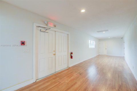Commercial property in Lake Park, Florida № 2074759 - photo 4