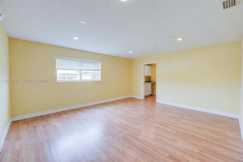 Commercial property in Lake Park, Florida № 2074759 - photo 13