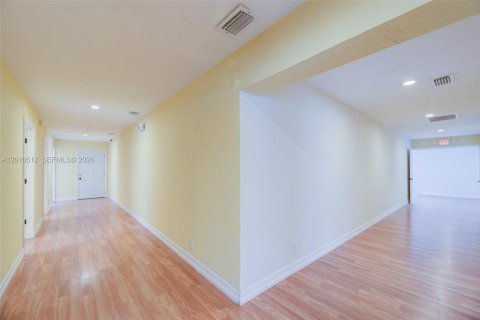 Commercial property in Lake Park, Florida № 2074759 - photo 18