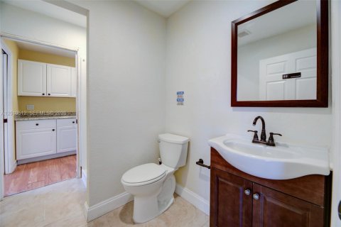Commercial property in Lake Park, Florida № 2074759 - photo 16