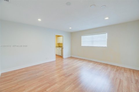 Commercial property in Lake Park, Florida № 2074759 - photo 15