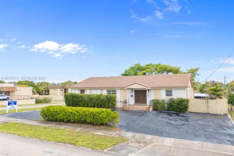 Commercial property in Lake Park, Florida № 2074759 - photo 3