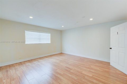 Commercial property in Lake Park, Florida № 2074759 - photo 14