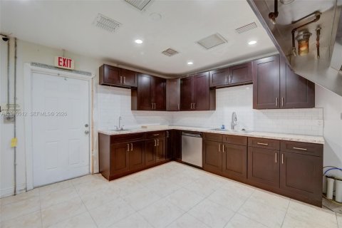 Commercial property in Lake Park, Florida № 2074759 - photo 9
