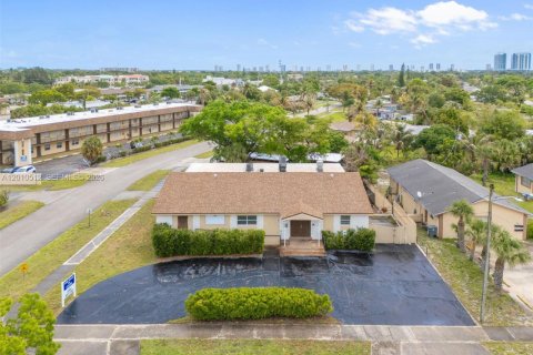 Commercial property in Lake Park, Florida № 2074759 - photo 2