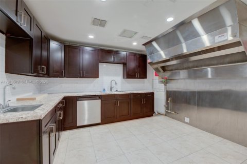 Commercial property in Lake Park, Florida № 2074759 - photo 10