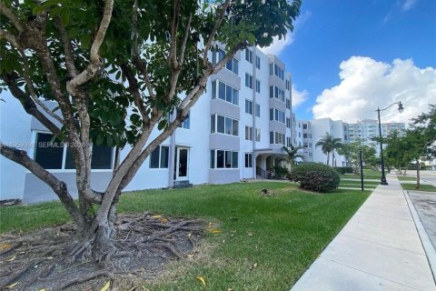 Appartement à Sunny Isles Beach, Floride 2 chambres, 87.05 m2 № 2090503