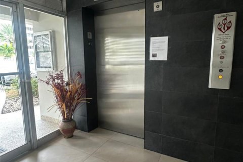 Купить кондоминиум в Майами, Флорида 1 спальня, 98.66м2, № 2169564 - фото 2