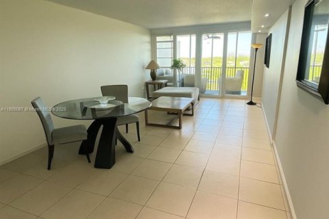 Купить кондоминиум в Майами, Флорида 1 спальня, 98.66м2, № 2169564 - фото 6