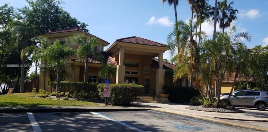 Condominio en West Palm Beach, Florida, 2 dormitorios  № 1942430