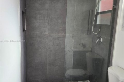 Commercial property in Miami, Florida 1 bedroom, 127.65 sq.m. № 1952218 - photo 3