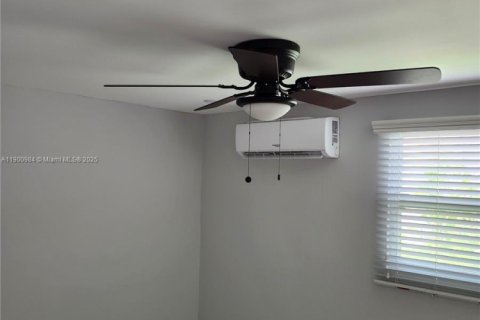 Commercial property in Miami, Florida 1 bedroom, 127.65 sq.m. № 1952218 - photo 4