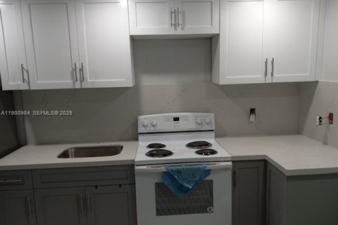 Immobilier commercial à louer à Miami, Floride: 1 chambre, 127.65 m2 № 1952218 - photo 7