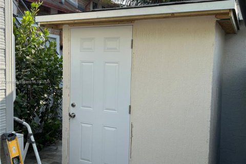 Commercial property in Miami, Florida 1 bedroom, 127.65 sq.m. № 1952218 - photo 5