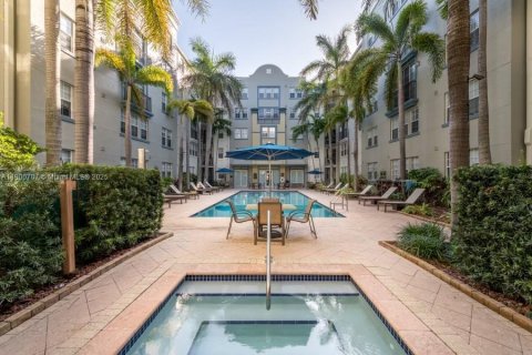 Condominio en alquiler en Fort Lauderdale, Florida, 1 dormitorio, 61.97 m2 № 1951983 - foto 1