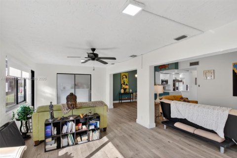 Villa ou maison à vendre à Deerfield Beach, Floride: 2 chambres, 138.52 m2 № 1995838 - photo 30