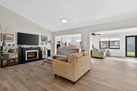 Villa ou maison à vendre à Deerfield Beach, Floride: 2 chambres, 138.52 m2 № 1995838 - photo 19