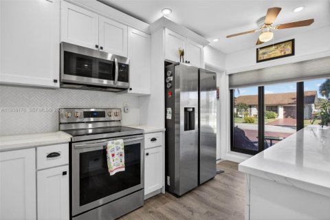 Villa ou maison à vendre à Deerfield Beach, Floride: 2 chambres, 138.52 m2 № 1995838 - photo 14