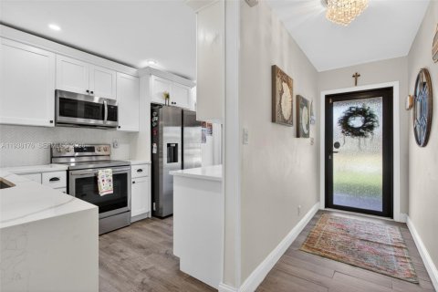 Villa ou maison à vendre à Deerfield Beach, Floride: 2 chambres, 138.52 m2 № 1995838 - photo 10