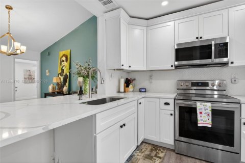 Villa ou maison à vendre à Deerfield Beach, Floride: 2 chambres, 138.52 m2 № 1995838 - photo 13