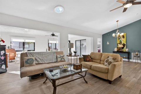 Villa ou maison à vendre à Deerfield Beach, Floride: 2 chambres, 138.52 m2 № 1995838 - photo 21