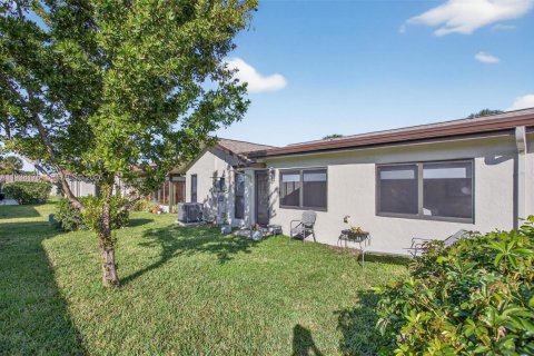 Villa ou maison à vendre à Deerfield Beach, Floride: 2 chambres, 138.52 m2 № 1995838 - photo 5