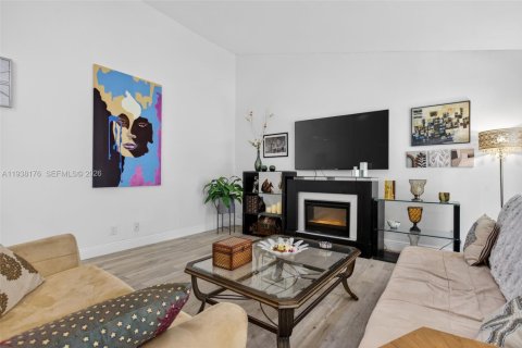 Villa ou maison à vendre à Deerfield Beach, Floride: 2 chambres, 138.52 m2 № 1995838 - photo 23