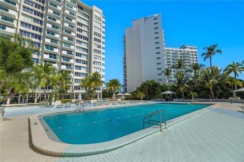 Condominio en venta en Miami Beach, Florida, 51.28 m2 № 2055966 - foto 18