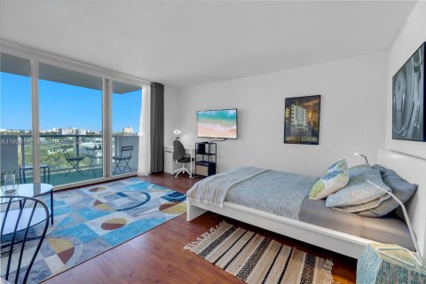 Estudio en el Condominio en Miami Beach, Florida  № 2055966