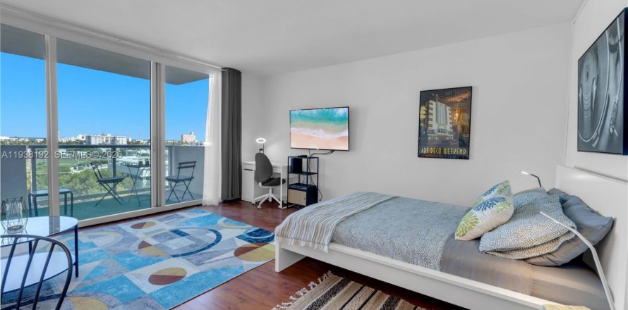 Estudio en el Condominio en Miami Beach, Florida  № 2055966