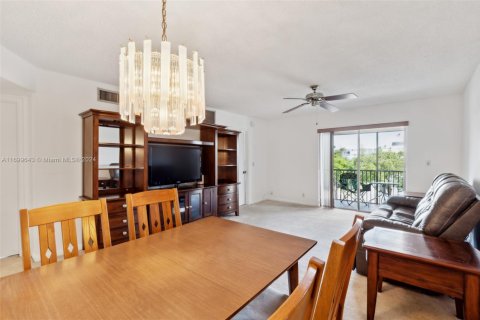 Condominio en venta en Pompano Beach, Florida, 2 dormitorios, 81.75 m2 № 1861394 - foto 2