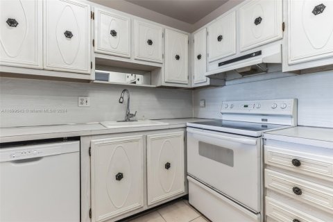Condominio en venta en Pompano Beach, Florida, 2 dormitorios, 81.75 m2 № 1861394 - foto 15
