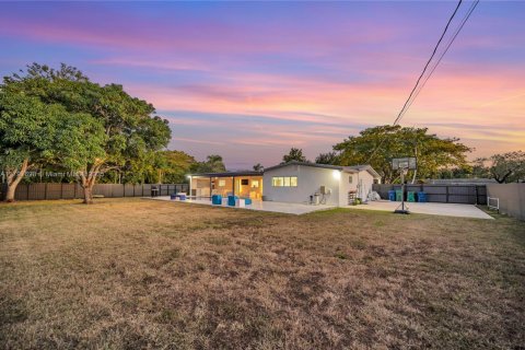 House in Palmetto Bay, Florida 4 bedrooms, 172.8 sq.m. № 1674532 - photo 15