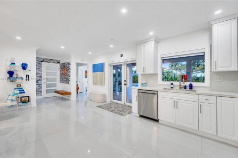 House in Palmetto Bay, Florida 4 bedrooms, 172.8 sq.m. № 1674532 - photo 26