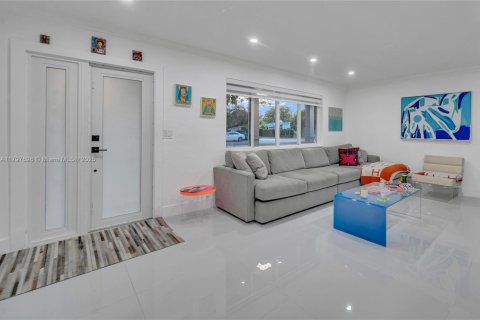 House in Palmetto Bay, Florida 4 bedrooms, 172.8 sq.m. № 1674532 - photo 23