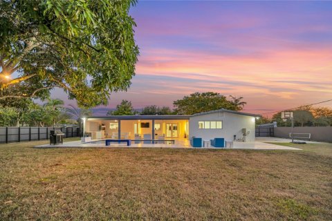 House in Palmetto Bay, Florida 4 bedrooms, 172.8 sq.m. № 1674532 - photo 12