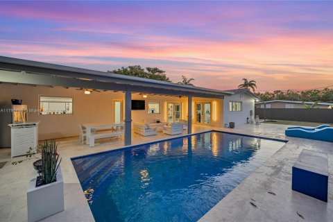 House in Palmetto Bay, Florida 4 bedrooms, 172.8 sq.m. № 1674532 - photo 1