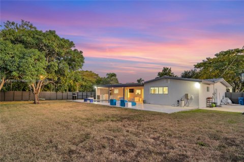 House in Palmetto Bay, Florida 4 bedrooms, 172.8 sq.m. № 1674532 - photo 14