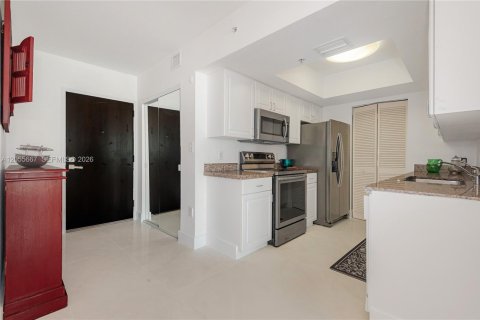 Condo in Miami Beach, Florida, 1 bedroom  № 2153616 - photo 11
