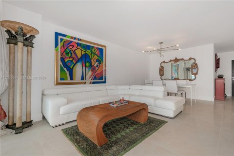 Condo in Miami Beach, Florida, 1 bedroom  № 2153616 - photo 3
