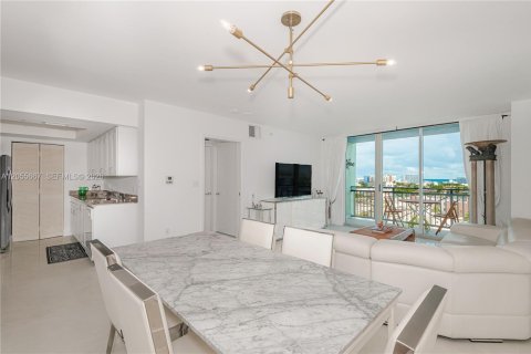 Condo in Miami Beach, Florida, 1 bedroom  № 2153616 - photo 6