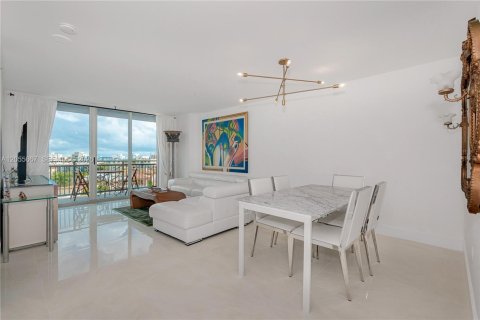 Condo in Miami Beach, Florida, 1 bedroom  № 2153616 - photo 2