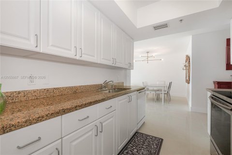 Condo in Miami Beach, Florida, 1 bedroom  № 2153616 - photo 14