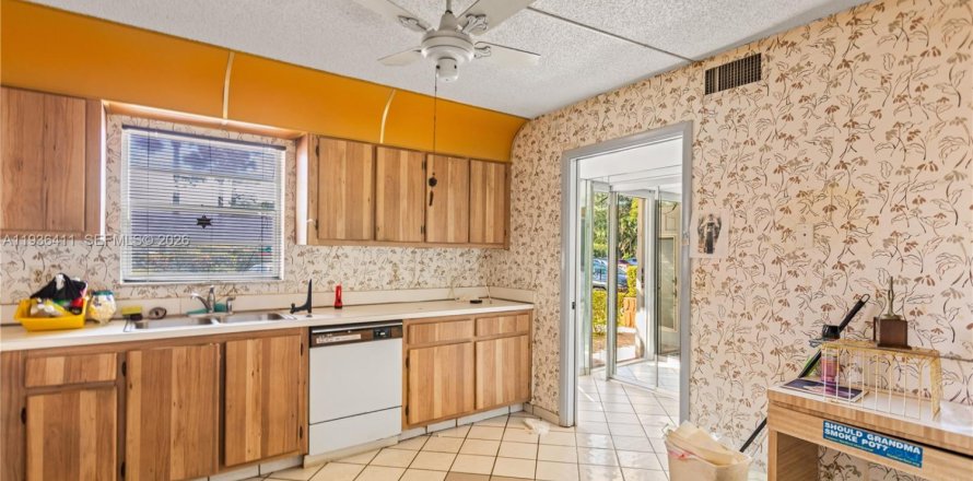 Condominio en Pembroke Pines, Florida, 2 dormitorios  № 2089879