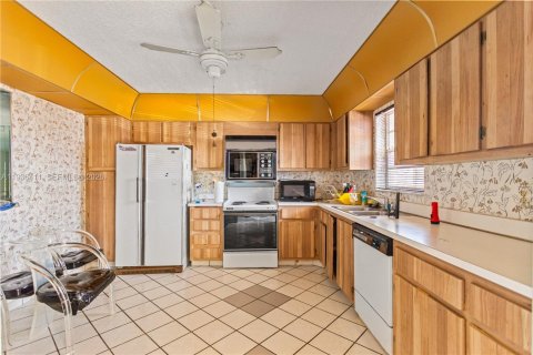 Condominio en venta en Pembroke Pines, Florida, 2 dormitorios, 135.54 m2 № 2089879 - foto 3