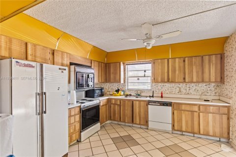 Condominio en venta en Pembroke Pines, Florida, 2 dormitorios, 135.54 m2 № 2089879 - foto 2